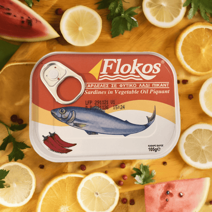 Sardinen in Pflanzenöl Pikant (105g) Flokos von Flokos bei Araxxon  - Hochwertiges griechisches Produkt.   Sardinen in Pflanzenöl Pikant (105g) Flokos από Flokos στο Araxxon  - Αυθεντικό ελληνικό προϊόν.  